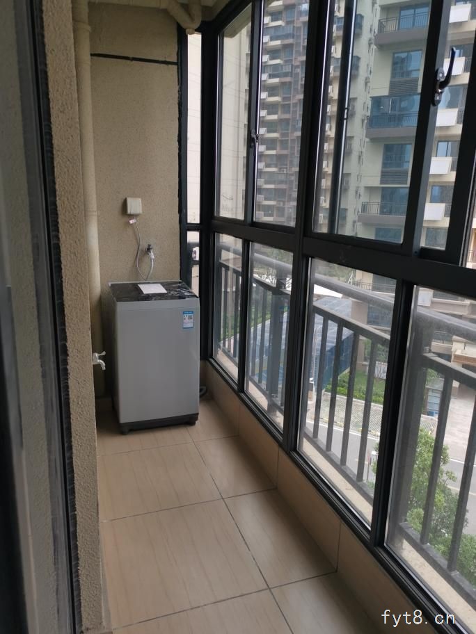 碧桂园翡翠湾精装4室2厅岀租